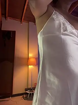 Snapshot of GabriSaenz chatting on December 18, 2025, 2:10 pm GabriSaenz online show from December 18, 2025, 2:10 pm