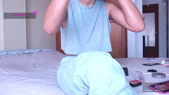 Snapshot of GabriSaenz chatting on October 15, 2025, 12:57 pm GabriSaenz online show from October 15, 2025, 12:57 pm