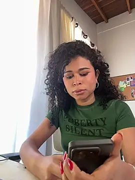 Snapshot of GabriSaenz chatting on November 18, 2025, 2:53 pm GabriSaenz online show from November 18, 2025, 2:53 pm