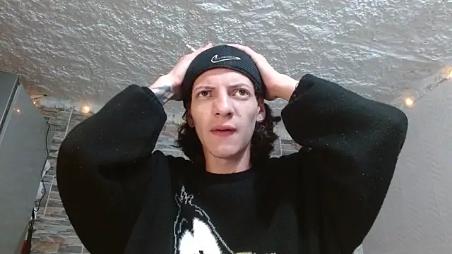 Snapshot of omar_alurba chatting on December 18, 2025, 10:35 pm omar alurba online show from December 18, 2025, 10:35 pm