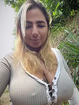 sammyqueenx21 online show from July 10, 2026, 2:39 pm
