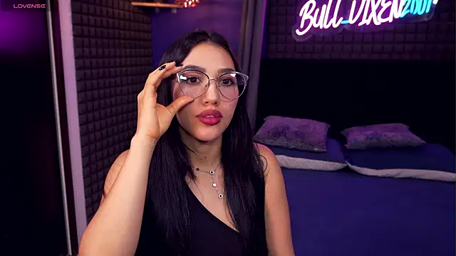 bull vixen2001 online show from April 18, 2026, 11:27 pm