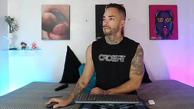 SophieFoxx17 online show from January 17, 2026, 12:09 pm