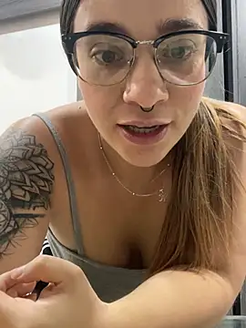 SophieFoxx17 online show from March 22, 2025, 3:31 pm