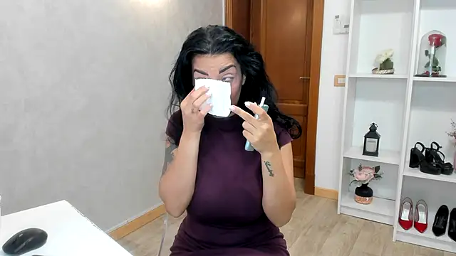 Snapshot of ElisaBaxter chatting on October 4, 2025, 4:25 am ElisaBaxter online show from October 4, 2025, 4:25 am