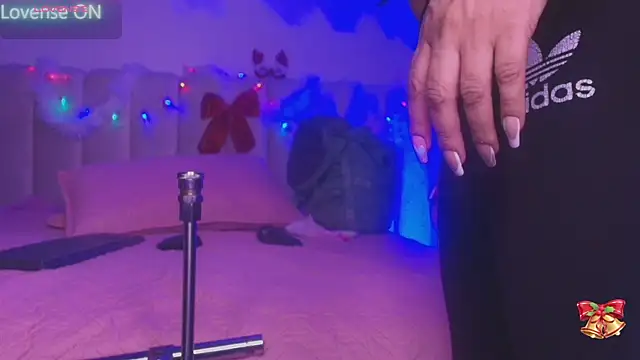 britanyy  online show from December 4, 2025, 3:16 am