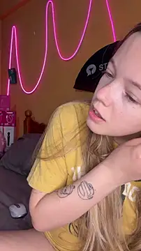 -veranito- online show from May 22, 2026, 3:04 am