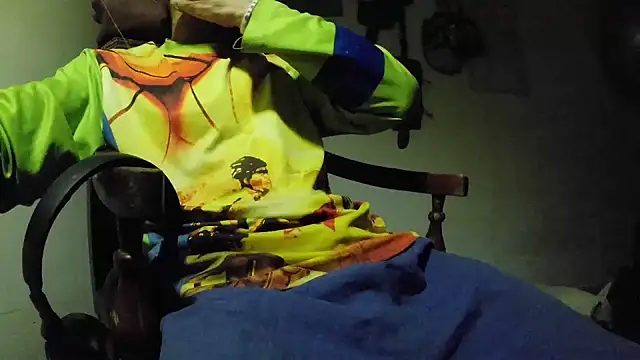 crazylatinguyy online show from November 19, 2025, 3:39 am