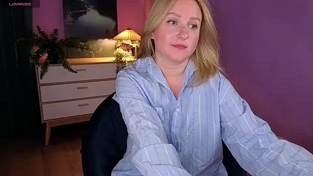 Snapshot of Lazy_Lady chatting on September 10, 2025, 9:19 am Lazy Lady online show from September 10, 2025, 9:19 am