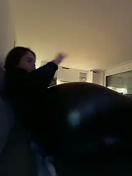 TheCinderella online show from November 17, 2025, 4:44 pm