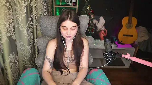 delicatedBailey online show from April 26, 2026, 2:14 pm