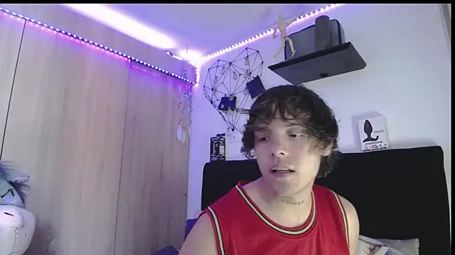 Snapshot of Santiago_kiler chatting on July 18, 2026, 7:11 pm Santiago kiler online show from July 18, 2026, 7:11 pm