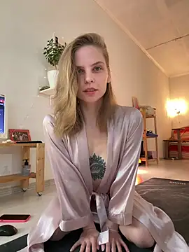 LeyaJohnson online show from April 19, 2026, 2:51 pm