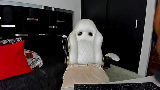 Snapshot of Dollperverthot chatting on November 5, 2025, 11:57 am Dollperverthot online show from November 5, 2025, 11:57 am