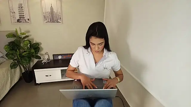 Sassy--Girl online show from October 20, 2025, 6:19 pm