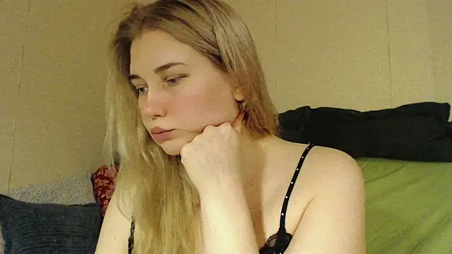 mmmPinUpGirl online show from November 1, 2025, 4:34 pm