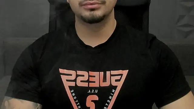 Snapshot of TonyWilcox chatting on November 7, 2025, 6:18 am TonyWilcox online show from November 7, 2025, 6:18 am