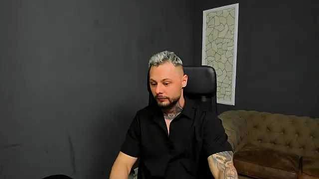 Snapshot of BrianHunts chatting on January 19, 2026, 5:00 am BrianHunts online show from January 19, 2026, 5:00 am