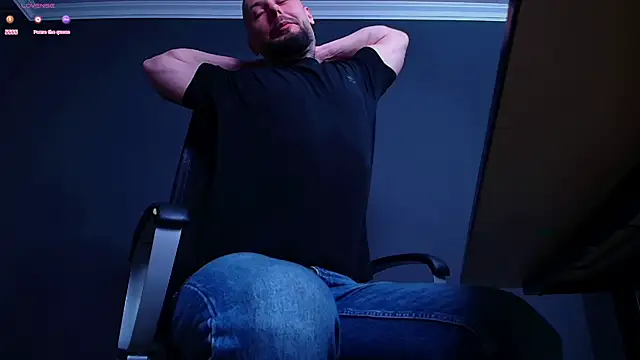 Snapshot of BrianHunts chatting on October 29, 2025, 5:39 am BrianHunts online show from October 29, 2025, 5:39 am