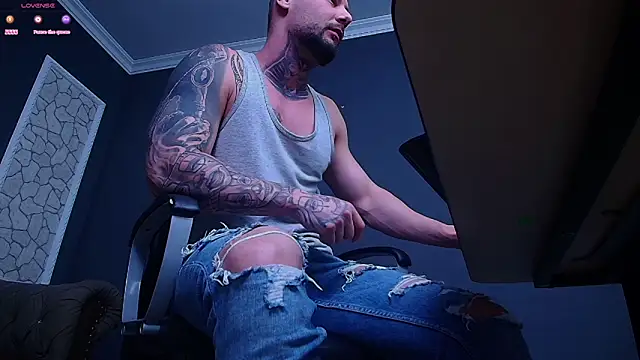 Snapshot of BrianHunts chatting on November 29, 2025, 5:51 am BrianHunts online show from November 29, 2025, 5:51 am