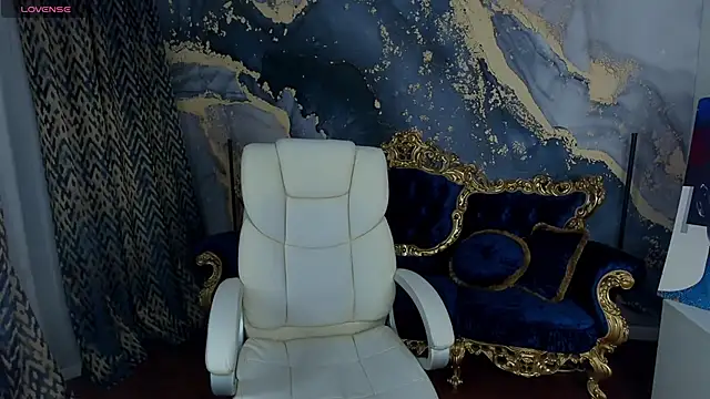 Daphne Moss online show from March 18, 2025, 2:06 pm