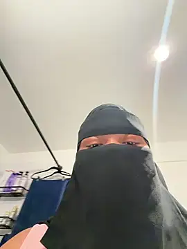 Submissive Arab online show from May 17, 2026, 2:11 am