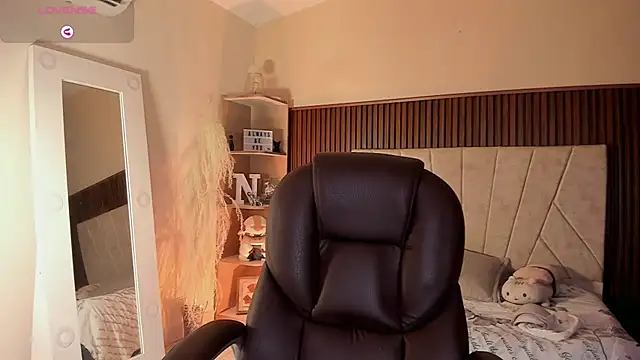  Niah  online show from October 8, 2025, 8:09 pm