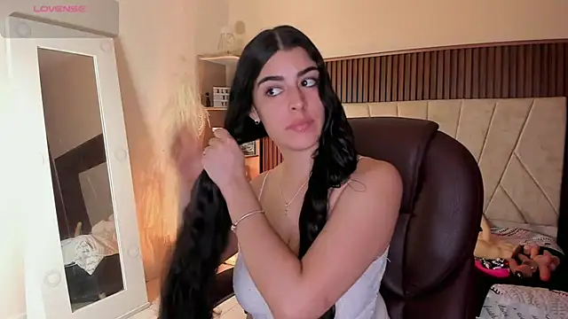  Niah  online show from October 13, 2025, 8:43 pm