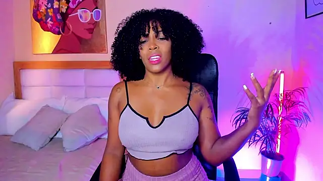 AitanaBrown  online show from February 6, 2026, 6:48 pm