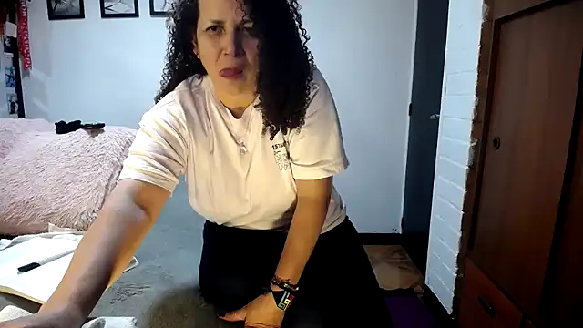 Snapshot of maturehoxx chatting on October 22, 2025, 12:21 am maturehoxx online show from October 22, 2025, 12:21 am