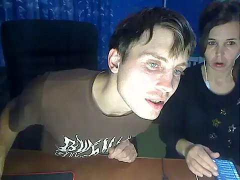 loveis007 online show from November 14, 2025, 9:40 pm