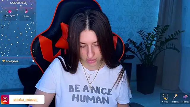 Snapshot of Elishka_ chatting on November 16, 2025, 10:02 pm Elishka online show from November 16, 2025, 10:02 pm