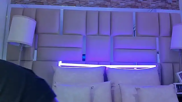 ShaniaBrownn online show from October 28, 2025, 7:46 pm