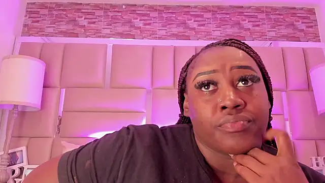 ShaniaBrownn online show from May 20, 2026, 7:33 pm
