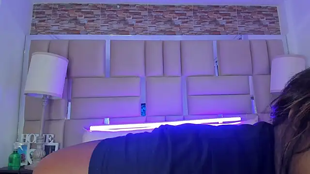 ShaniaBrownn online show from October 10, 2025, 7:58 pm