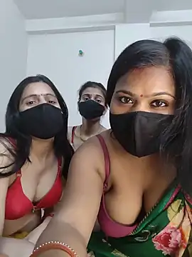 Snapshot of cutee__crazy chatting on May 20, 2026, 2:14 pm cutee crazy online show from May 20, 2026, 2:14 pm