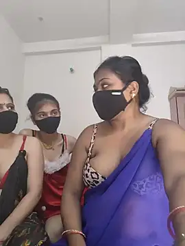 Snapshot of cutee__crazy chatting on May 24, 2026, 1:33 pm cutee crazy online show from May 24, 2026, 1:33 pm