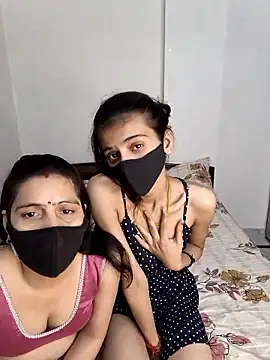 Snapshot of cutee__crazy chatting on May 29, 2026, 2:23 pm cutee crazy online show from May 29, 2026, 2:23 pm