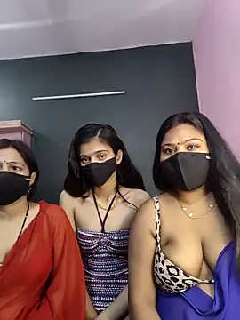 Snapshot of cutee__crazy chatting on April 28, 2026, 2:32 pm cutee crazy online show from April 28, 2026, 2:32 pm