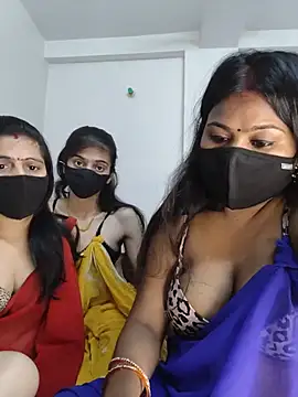 Snapshot of cutee__crazy chatting on May 27, 2026, 2:02 pm cutee crazy online show from May 27, 2026, 2:02 pm