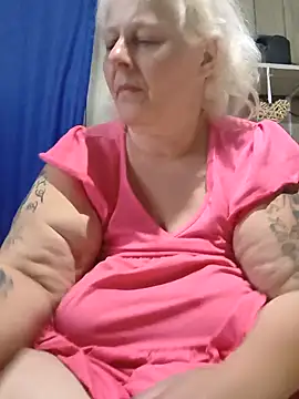 Snapshot of DavisDesires chatting on May 8, 2026, 2:43 pm DavisDesires online show from May 8, 2026, 2:43 pm