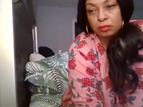 MSweetLindaParks online show from February 15, 2025, 9:06 pm