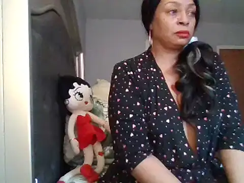 MSweetLindaParks online show from February 16, 2025, 3:05 pm