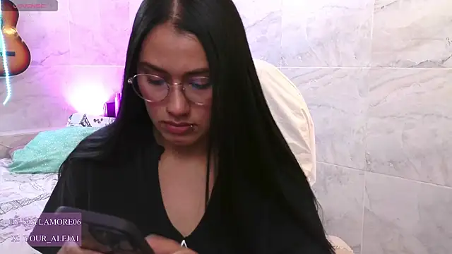 LauraRuiz1 online show from June 2, 2026, 1:05 am