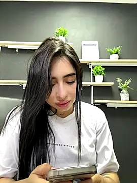 Snapshot of isabella_jade chatting on November 6, 2025, 1:48 pm isabella jade online show from November 6, 2025, 1:48 pm