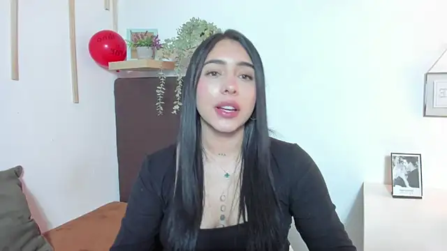 isabella jade online show from February 21, 2025, 7:32 pm