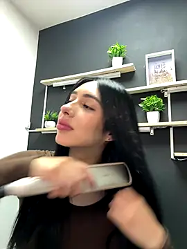 isabella jade online show from December 18, 2025, 8:34 pm