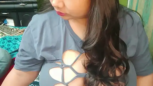 Snapshot of yoursnishaa chatting on January 17, 2025, 6:04 am yoursnishaa online show from January 17, 2025, 6:04 am