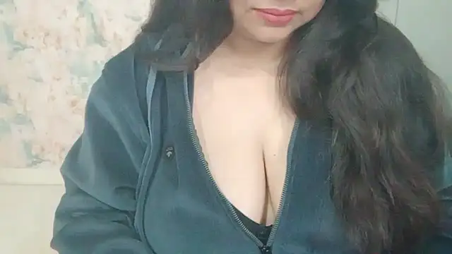 Snapshot of yoursnishaa chatting on February 3, 2026, 6:33 am yoursnishaa online show from February 3, 2026, 6:33 am