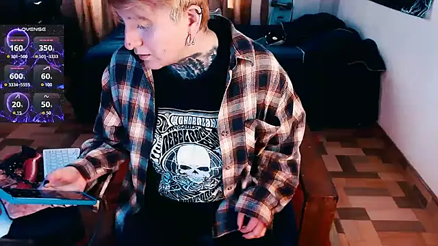 Marieblueeyes online show from November 19, 2025, 4:18 pm